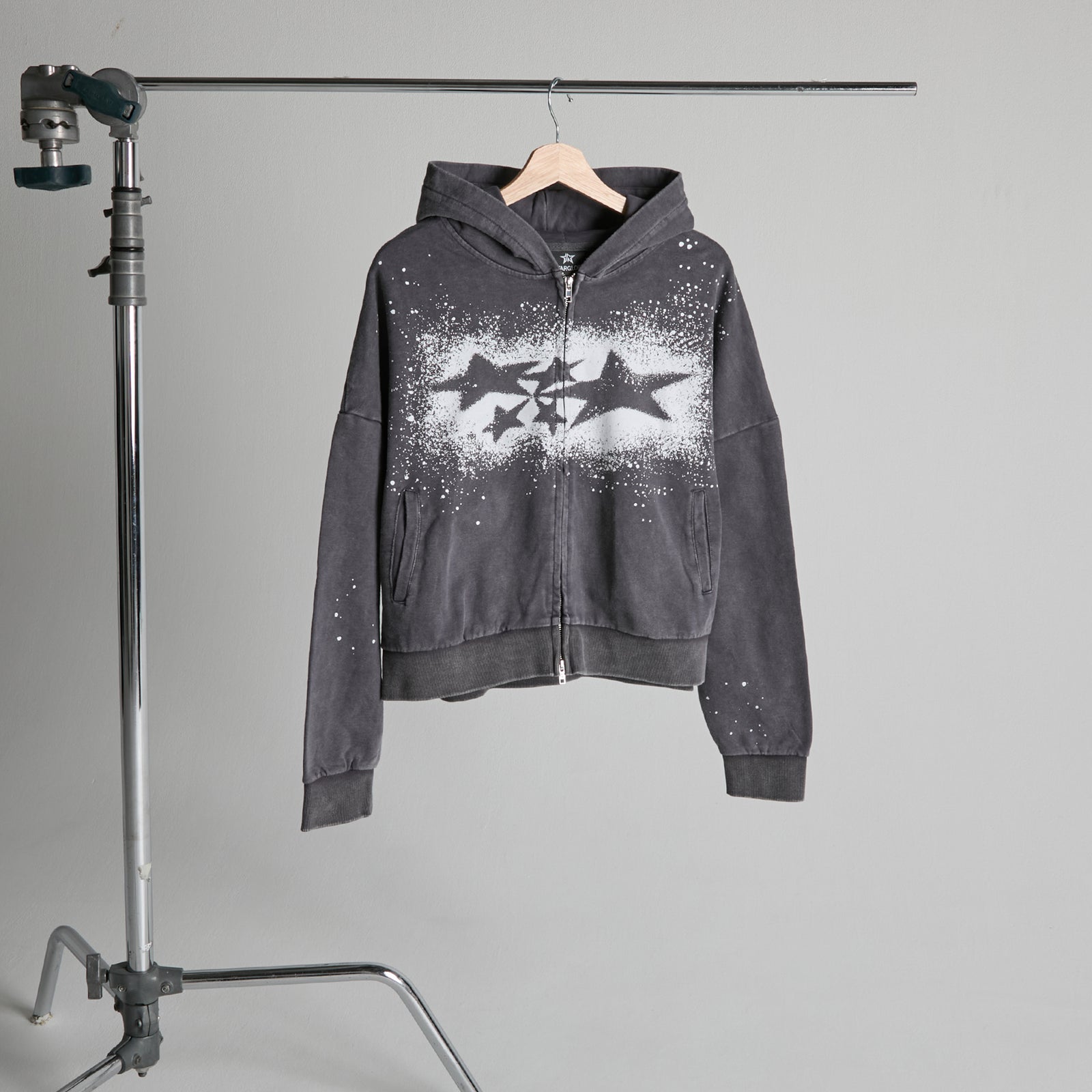 クボタスピアーズ フルジップフーディー BLK 製　新品未開封 VICTIM] SHORT ZIP PARKA 〓予約販売・2026年2月頃お届け予定