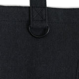 Lahir dari tas jinjing Bloom