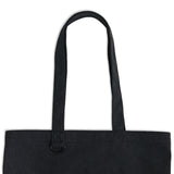 Lahir dari tas jinjing Bloom