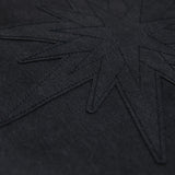 Lahir dari tas jinjing Bloom