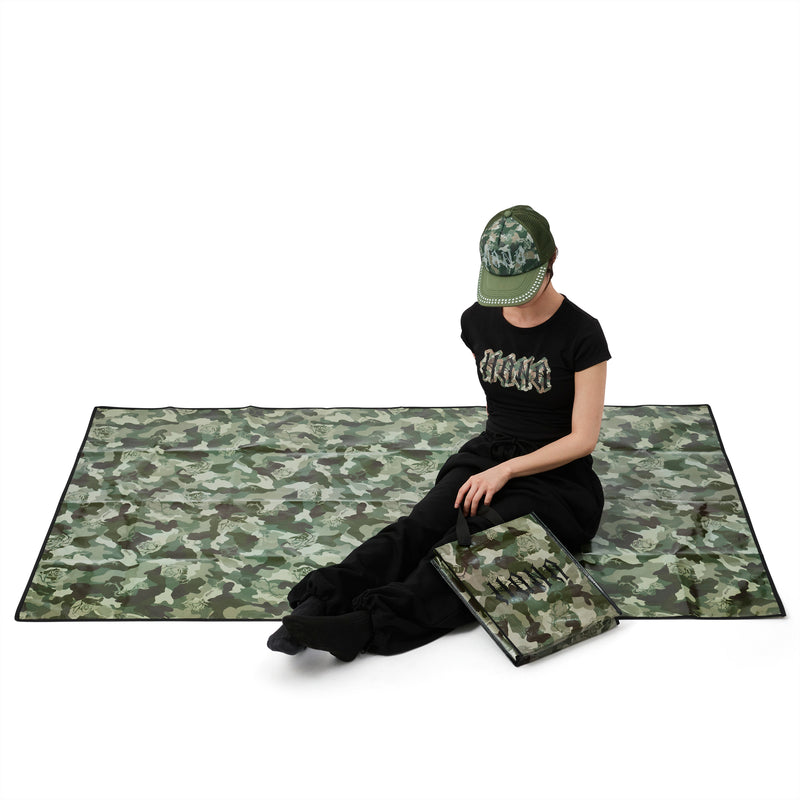 HANA Camo Picnic Mat【2026年9月10日(木)から順次発送予定】 – BMSG