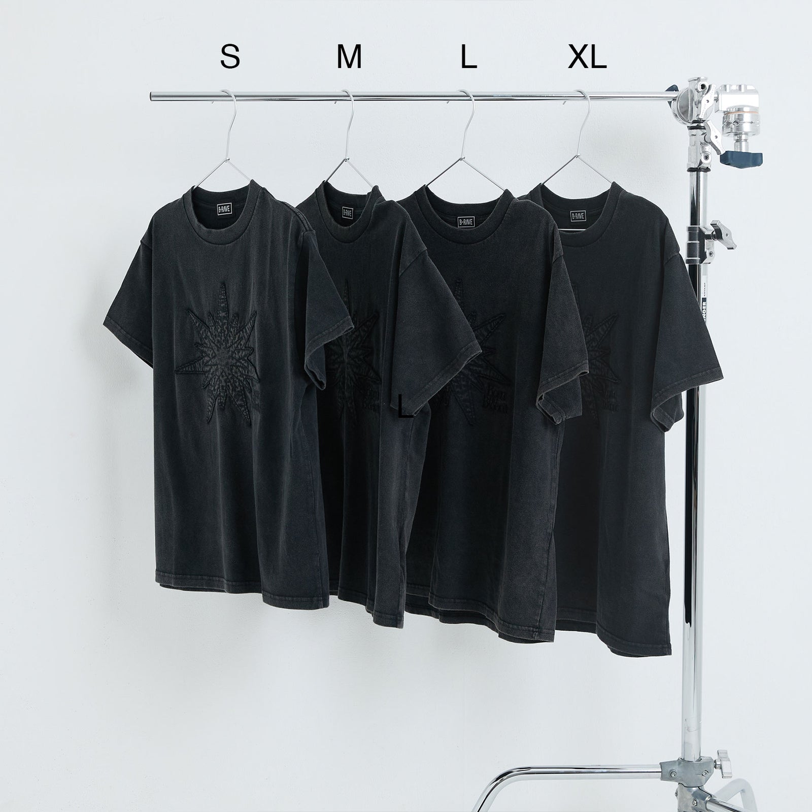 HANA、Born to Bloom Tシャツ グレー Lサイズ　セット！ HANA、Born to Bloom Tシャツ グレー Lサイズ セット！ Born to Bloom