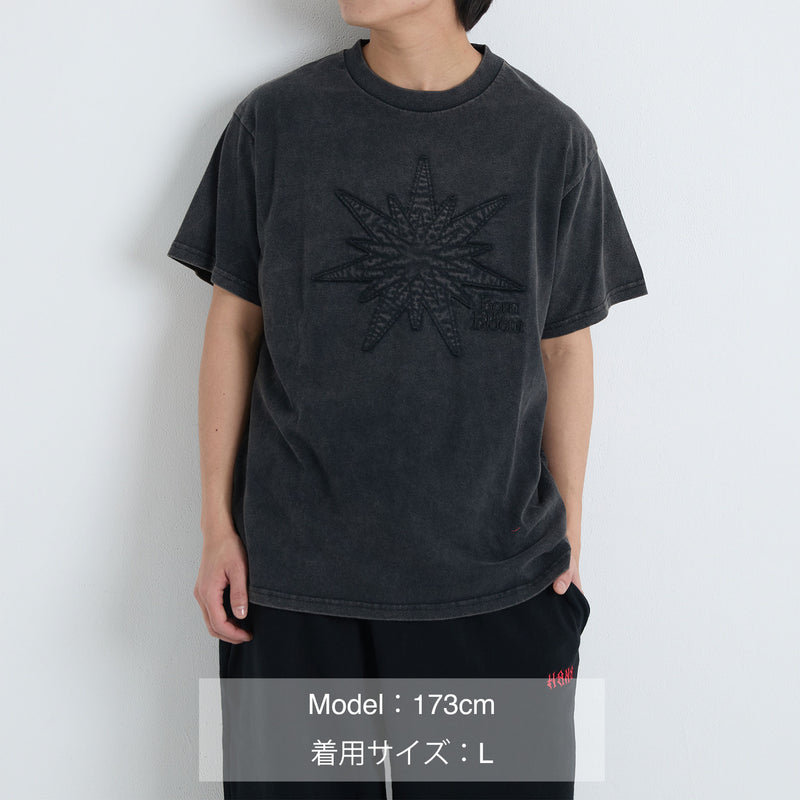 Born to Bloom Tシャツ GY【2026年11月下旬から順次発送予定】 – BMSG