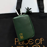 “Place of Mellow” 皮革门廊