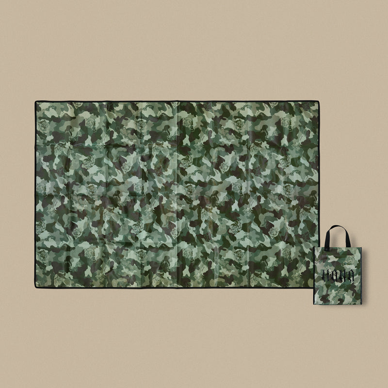 HANA Camo 5点セット　キャップ タオル Tシャツレジャーシート HANA Camo Picnic Mat【2026年9月10日(木)から順次発送予定】 – BMSG